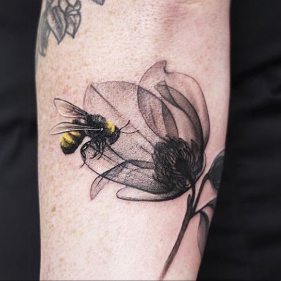 Meet your Posher, Tori - Picture 1 of 1